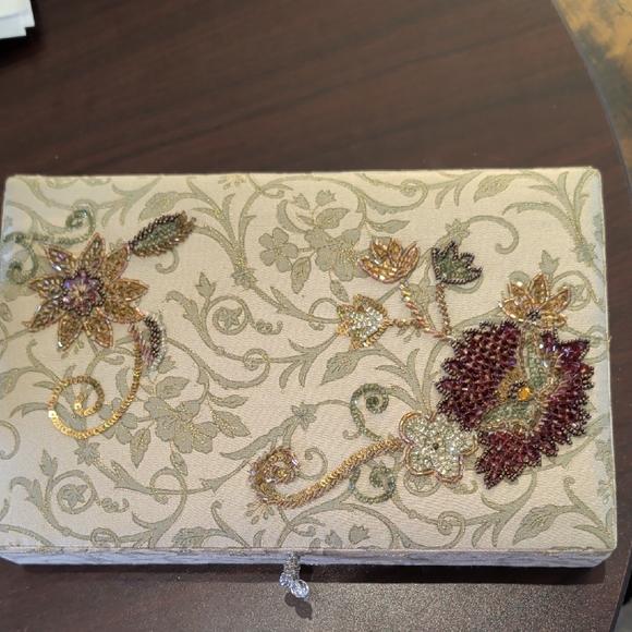 Other - Elegant Floral Embroidered Stationary Box